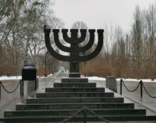 Le président ukrainien Zelinsky a menti : les Russes n’ont pas détruit le mémorial juif de Babi Yar