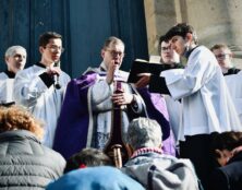 Départ de la Grande marche des mères de prêtres pour Rome