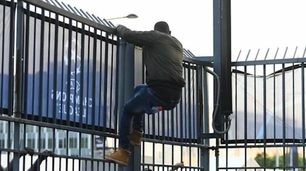 Chaos autour du Stade de France : Darmanin accuse les supporters britanniques…