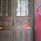 Les syndicalistes saccagent l’entrée de l’église Notre-Dame des Victoires à Angers