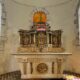L’autel de l’église paroissiale de Fontgombault est en restauration