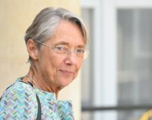 Elisabeth Borne ne sait pas que c’est en France que les enseignants sont égorgés