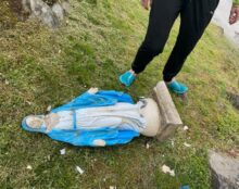 Une statue de la sainte Vierge