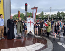 Monseigneur Mathieu Rougé, évêque de Nanterre, salue les pèlerins de Chrétienté