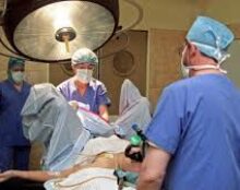 Moins de médecins et plus d’avortements : la France place la mort en priorité