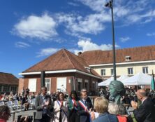 De journaliste à Présent à l’inauguration d’un buste de Simone Veil