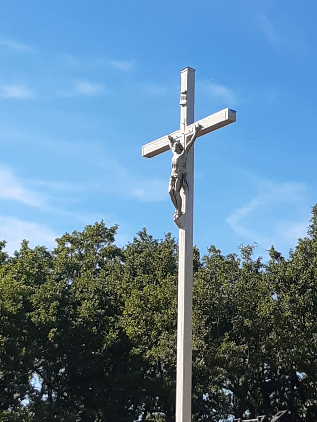 SOS Calvaires érige une croix à Persac dans la Vienne