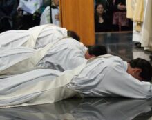 Le célibat ecclésiastique est-il une brimade médiévale ?