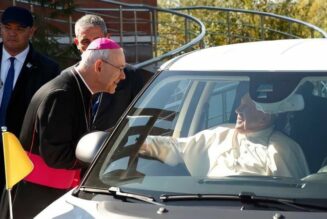 “Nous prions beaucoup pour le Pape.”