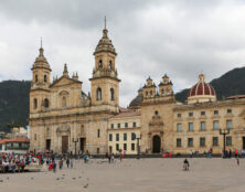 La cathédrale de Bogota vandalisée par des militants pro-avortement