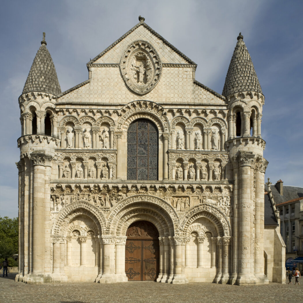 Poitiers : l’église Notre-Dame-la-Grande taguée