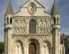 Poitiers : l’église Notre-Dame-la-Grande taguée