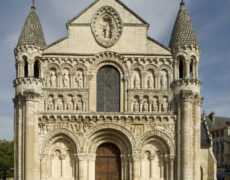 Poitiers : l’église Notre-Dame-la-Grande taguée