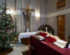 François : « invoquons l’intercession de la Sainte Vierge Marie pour le Pape émérite Benoît XVI »