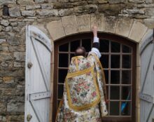 La bénédiction des maisons à l’Épiphanie