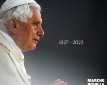 La Marche pour la vie rend hommage à Benoît XVI