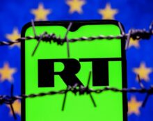 Emmanuel Macron : “La suspension de diffusion d’un média est le signe d’une course en avant vers le pire”