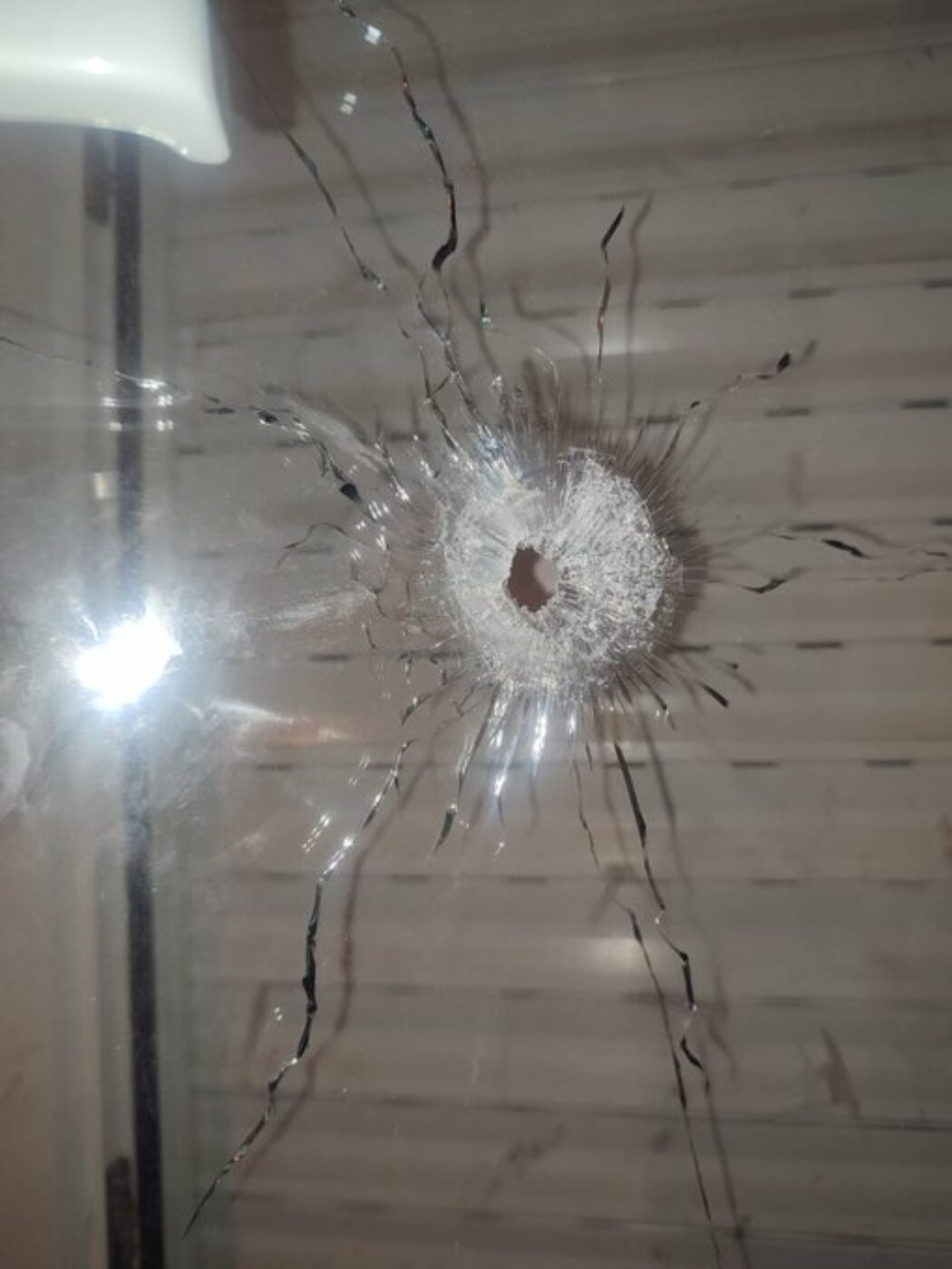 À Nantes, trois enfants échappent à une balle de kalachnikov (et autres “faits divers”)
