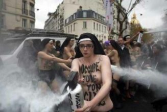 Des Femen jugées pour violences, exhibition sexuelle ainsi que des faits de participation avec arme