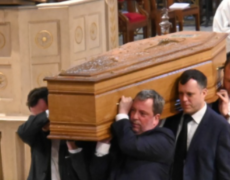 “Pas prêtre pour de faux, comme un fonctionnaire ecclésiastique, mais viscéralement prêtre, c’est-à-dire avide d’être pleinement à Dieu et aux âmes”