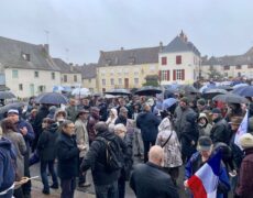 Manifestation à Belâbre (36) contre l’implantation d’immigrés au coeur du village
