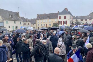 Manifestation à Belâbre (36) contre l’implantation d’immigrés au coeur du village