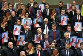 Le parlement polonais adopte une résolution défendant le pape Jean-Paul II