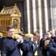 Ostensions limousines : les jeunes catholiques portent les reliques dans les rues de Limoges