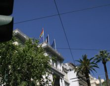 L’ambassade de France à Athènes voit-elle la communauté LGBT comme un organisme supranational ?