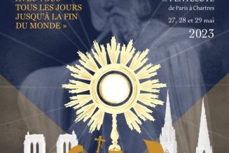 Des milliers de pèlerins marcheront de Paris à Chartres sur le thème de “L’Eucharistie, salut des âmes”