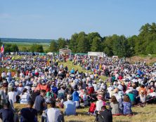 Environ 5500 pèlerins ont marché de Chartres à Paris