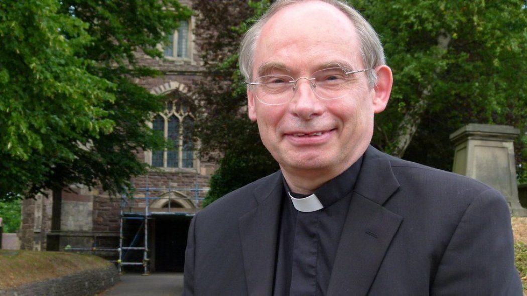 Pays de Galles : un “évêque” anglican se convertit et va être ordonné prêtre
