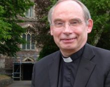 Pays de Galles : un “évêque” anglican se convertit et va être ordonné prêtre