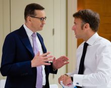 Pas d’immigration, pas d’émeute : le Premier ministre polonais interpelle Emmanuel Macron
