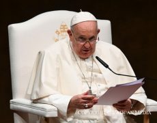Le pape face aux autorités portugaises : Rejet de la vie, enfants non nés, euthanasie