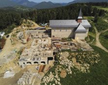 La construction de l’abbaye de Donezan se poursuit