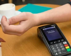Puce sous-cutanée pour payer ou même décliner son identité