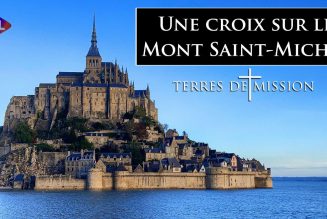 Terres de Mission : Une croix sur le Mont Saint-Michel