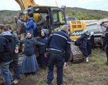 Saint Pierre de Colombier : Les éco-terroristes occupent à nouveau illégalement le chantier et commettent des violences