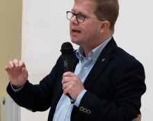 « Un nouveau gadget macronien pour nuire à l’identité et à l’unité françaises (…) une entreprise de culpabilisation, d’auto-flagellation et de repentance »