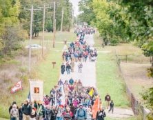 Plus de 2 000 personnes assistent à la messe du cardinal Burke lors du pèlerinage catholique traditionnel en Oklahoma