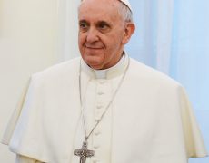 Crise au Vatican: le baptême des personnes transgenres et les parrains homosexuels