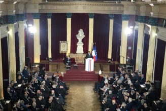 Macron chez les maçons confirme que le Grand Orient de France a contribué à la loi sur l’euthanasie