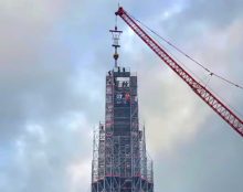 Notre-Dame de Paris retrouve sa croix sur sa flèche