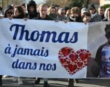 Après Patrick Cohen, ce sont les “journalistes” du Parisien qui cherchent à relativiser le meurtre raciste de Thomas