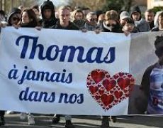 Après Patrick Cohen, ce sont les “journalistes” du Parisien qui cherchent à relativiser le meurtre raciste de Thomas
