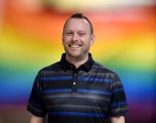 Un dirigeant de lobby LGBT tombe pour crimes sexuels