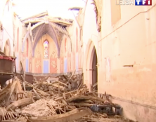 À Garbic, le toit d’une église vient de s’effondrer, laissant l’édifice totalement éventré