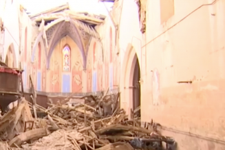 À Garbic, le toit d’une église vient de s’effondrer, laissant l’édifice totalement éventré