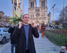 La vierge pèlerine de la France Prie à Paris